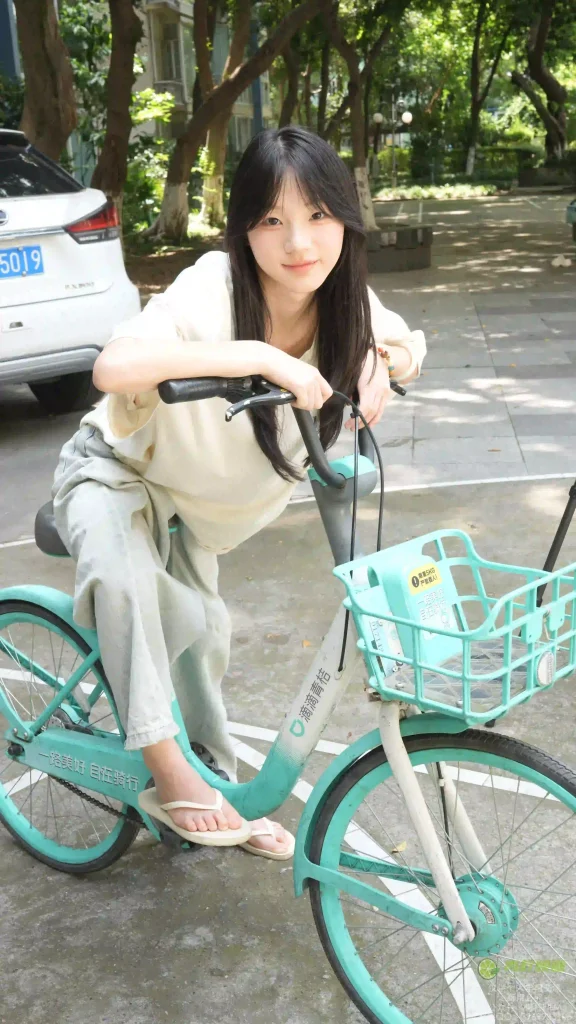 青柠映画 – 阿慌 共享单车裸足，写真和视频打包下载