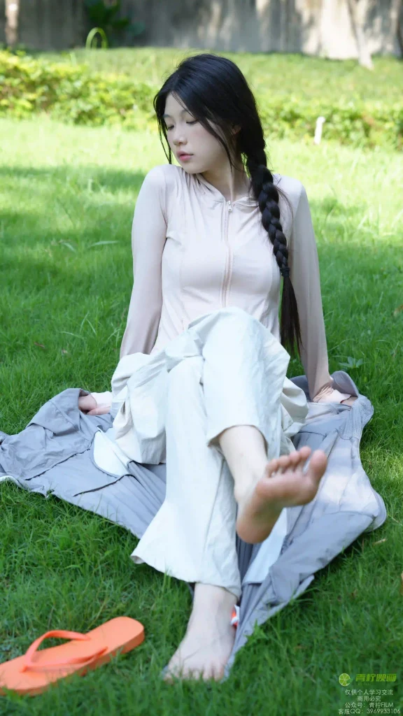 青柠映画 – 2026年新作品小小 登山服