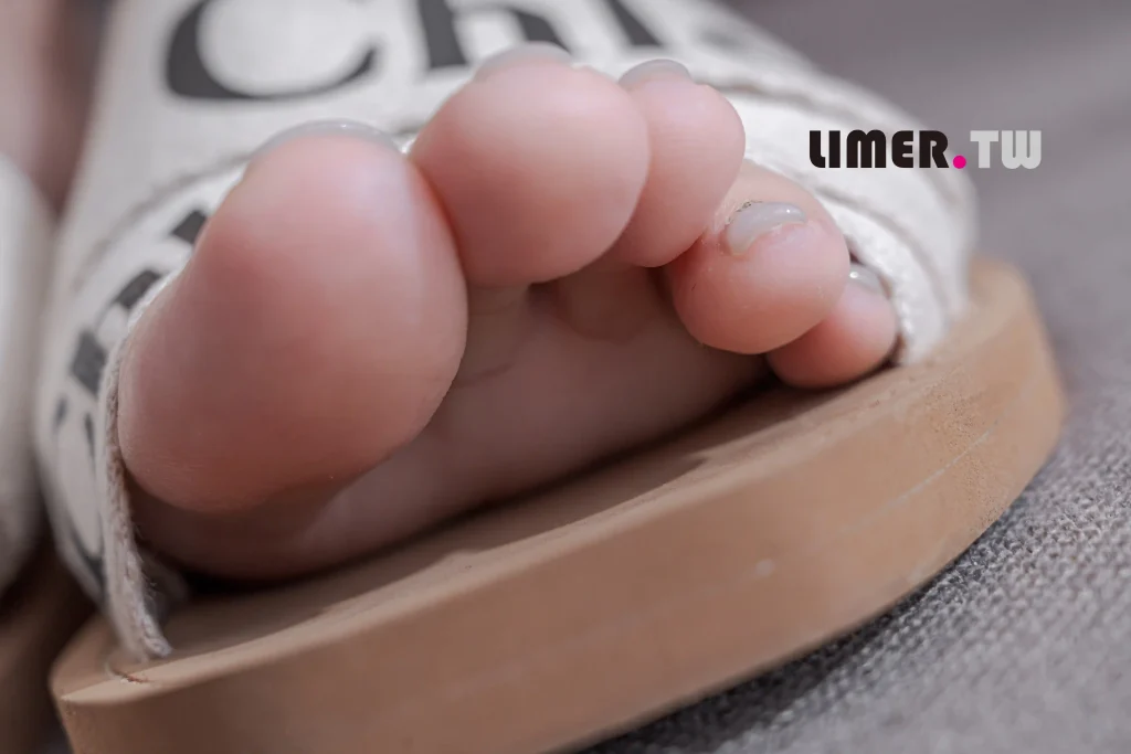 Limerence原创 No.113 Jaly 指甲油裸足