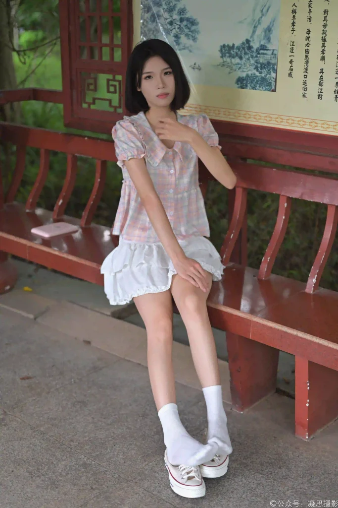 凝思摄影新作品,小睿-短裙、短白袜、平底鞋,打包下载