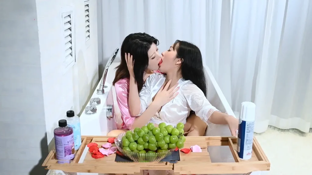 [LIGUI丽柜] - 丝语界众筹版HD视频《浴湿双笙》 汐汐&奶糖