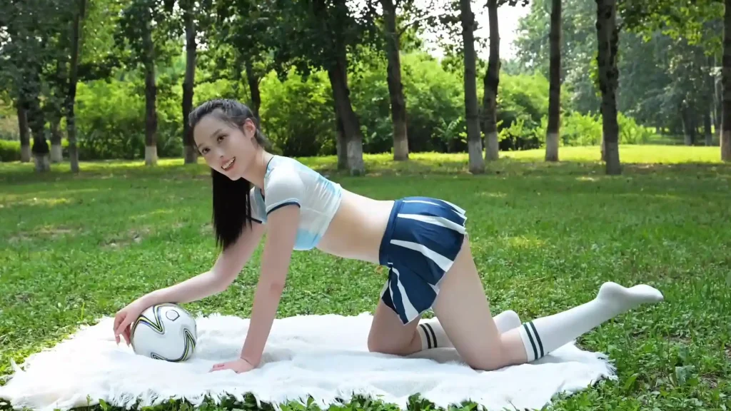 [Ligui丽柜] 2026年07月18日更新 HD视频 足尖上的绿茵宝贝 Bingbing