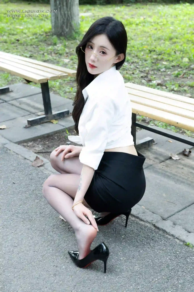 [Ligui丽柜] 2026年07月10日 夏日里的黑丝倩影Xianxian[66P]